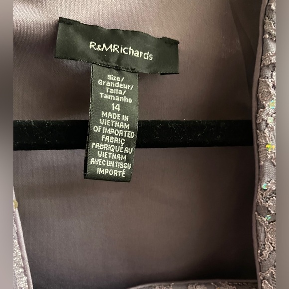 R & M Richard’s Size 14 Two Piece Lilac dress and short jacket with sequins. - Picture 12 of 15